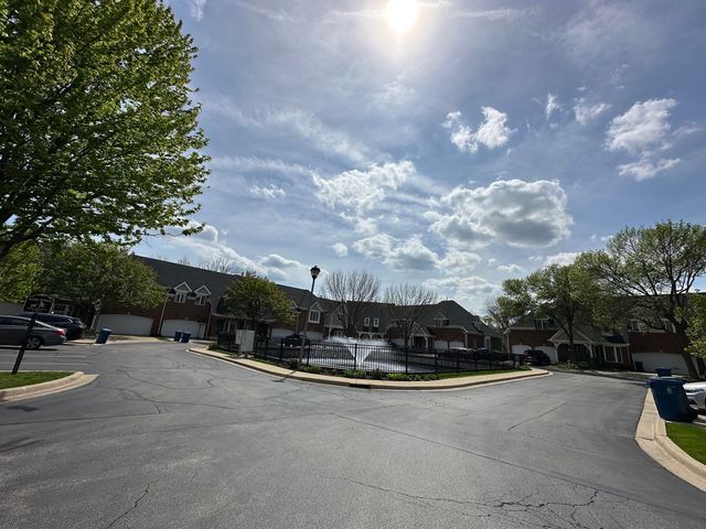 122 E KNIGHTON Place, Elmhurst, IL 60126