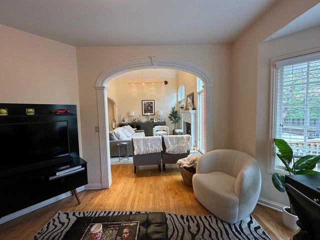 122 E KNIGHTON Place, Elmhurst, IL 60126