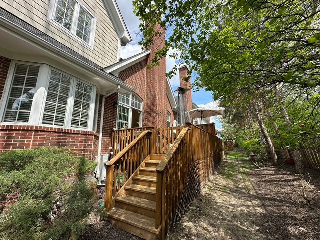 122 E KNIGHTON Place, Elmhurst, IL 60126