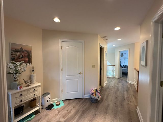122 E KNIGHTON Place, Elmhurst, IL 60126