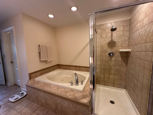 122 E KNIGHTON Place, Elmhurst, IL 60126