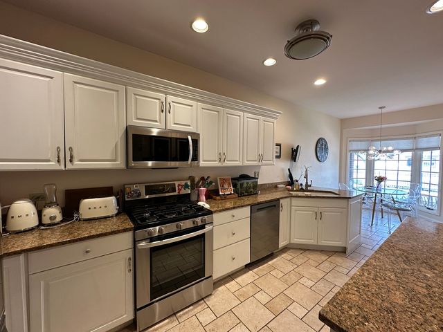 122 E KNIGHTON Place, Elmhurst, IL 60126