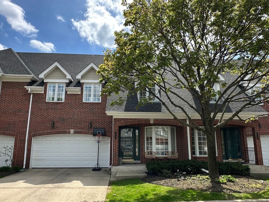 122 E KNIGHTON Place, Elmhurst, IL 60126