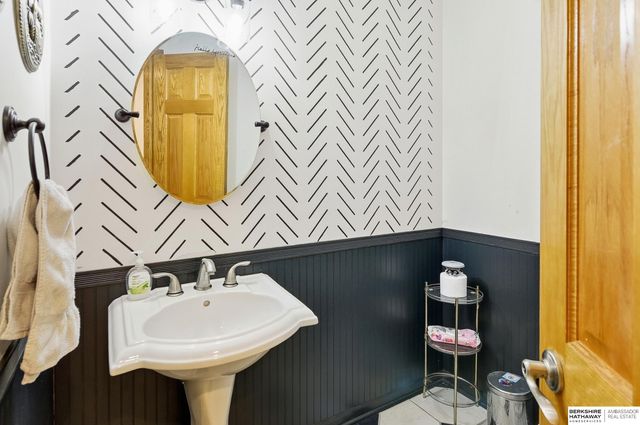 111 Shoreline Drive, Carter Lake, IA 51510