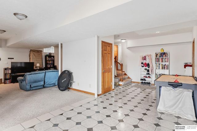 111 Shoreline Drive, Carter Lake, IA 51510