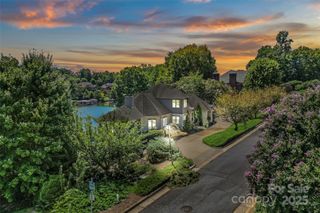 271 44th Avenue Circle NW, Hickory, NC 28601