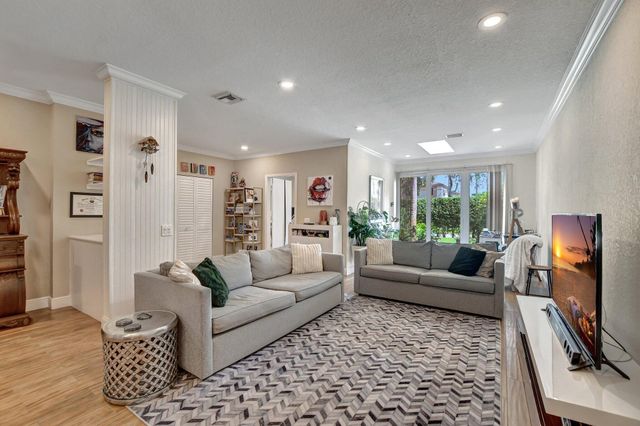 6682 Via Regina, Boca Raton, FL 33433
