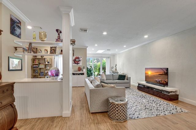 6682 Via Regina, Boca Raton, FL 33433