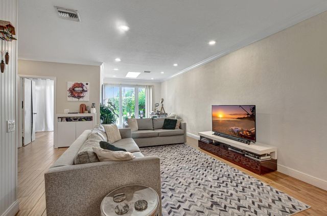 6682 Via Regina, Boca Raton, FL 33433