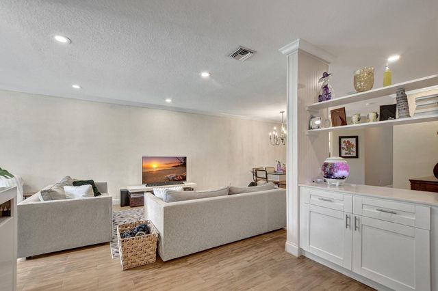 6682 Via Regina, Boca Raton, FL 33433
