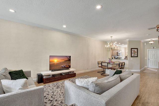 6682 Via Regina, Boca Raton, FL 33433