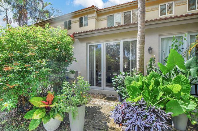 6682 Via Regina, Boca Raton, FL 33433