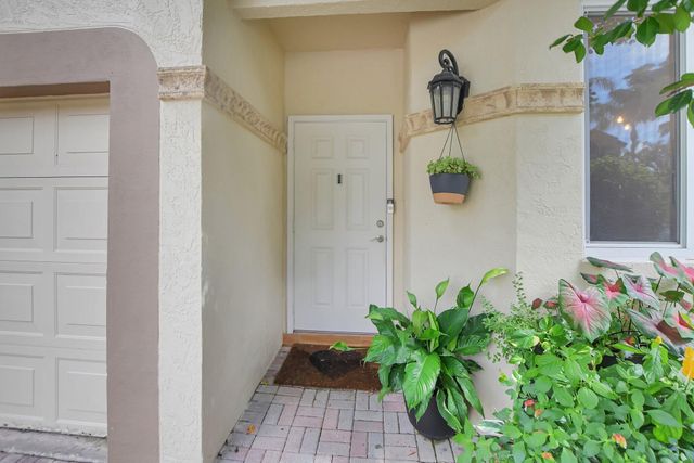6682 Via Regina, Boca Raton, FL 33433