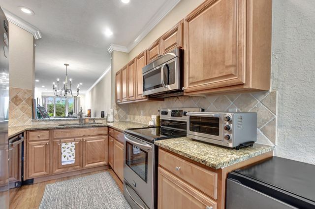 6682 Via Regina, Boca Raton, FL 33433