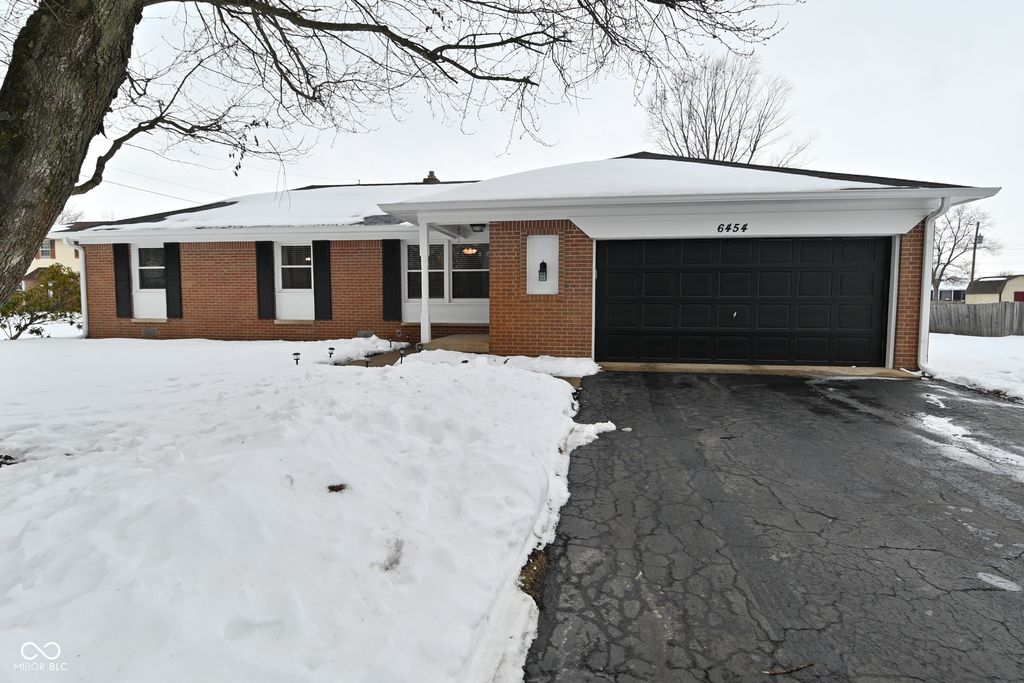 6454 Maple Manor, Brownsburg, IN 46112