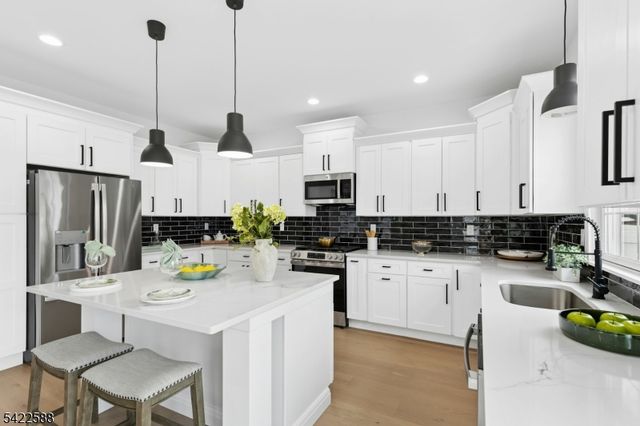 332 Pershing Ave, Roselle Park Boro, NJ 07204