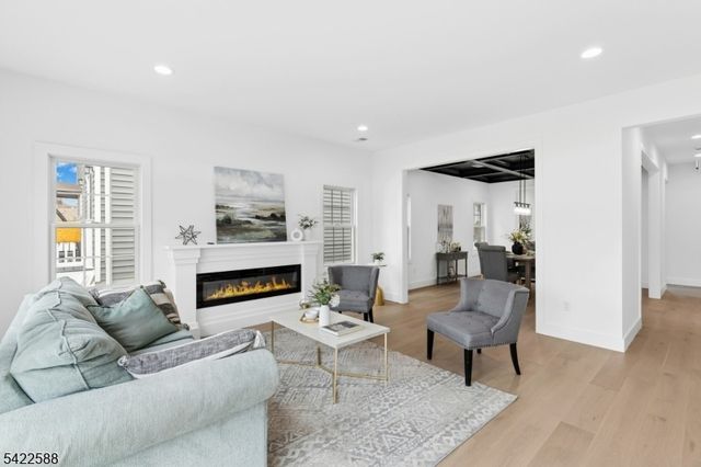 332 Pershing Ave, Roselle Park Boro, NJ 07204
