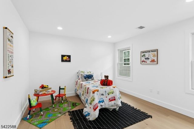 332 Pershing Ave, Roselle Park Boro, NJ 07204