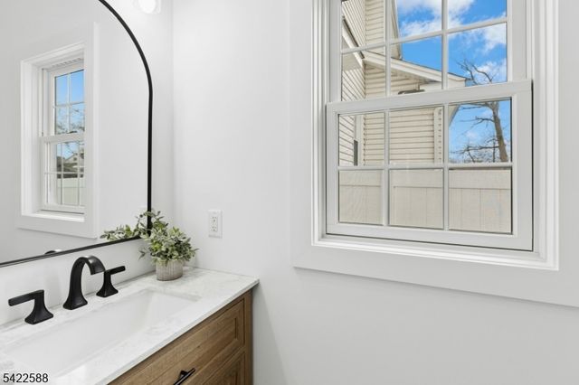 332 Pershing Ave, Roselle Park Boro, NJ 07204