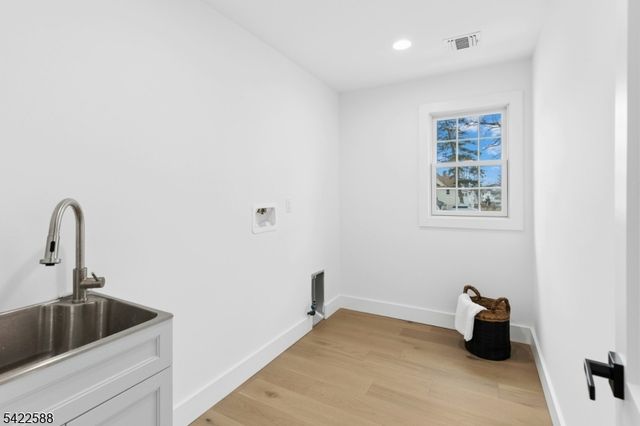 332 Pershing Ave, Roselle Park Boro, NJ 07204