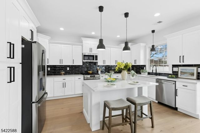 332 Pershing Ave, Roselle Park Boro, NJ 07204