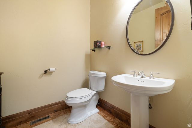 3168 E BAVARIAN CT, Sandy, UT 84093