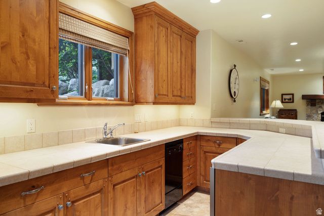 3168 E BAVARIAN CT, Sandy, UT 84093