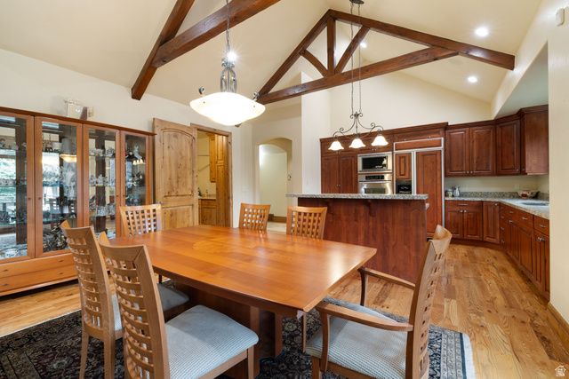 3168 E BAVARIAN CT, Sandy, UT 84093