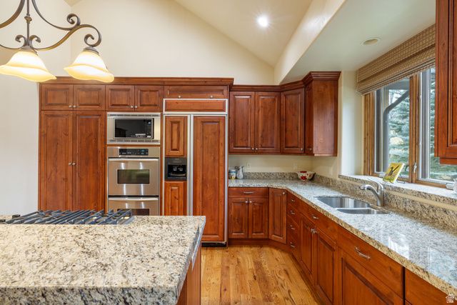 3168 E BAVARIAN CT, Sandy, UT 84093