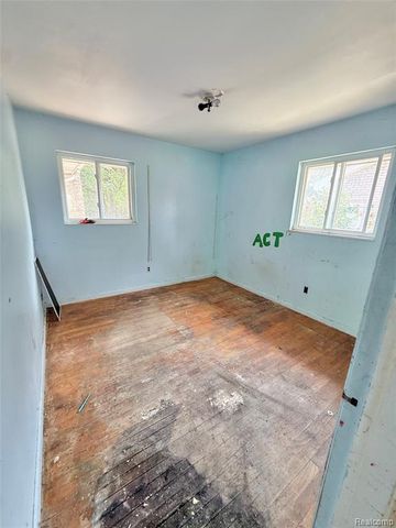 24645 Mcdonald Street, Dearborn Heights, MI 48125