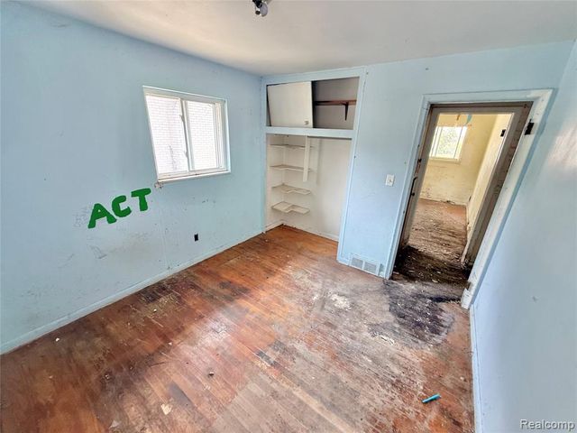 24645 Mcdonald Street, Dearborn Heights, MI 48125