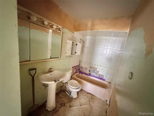 24645 Mcdonald Street, Dearborn Heights, MI 48125