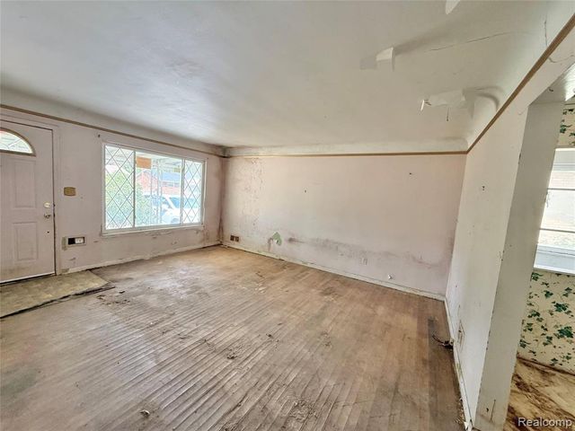 24645 Mcdonald Street, Dearborn Heights, MI 48125