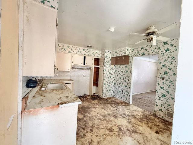 24645 Mcdonald Street, Dearborn Heights, MI 48125