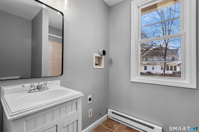 12 Newman Street, Manchester, CT 06040