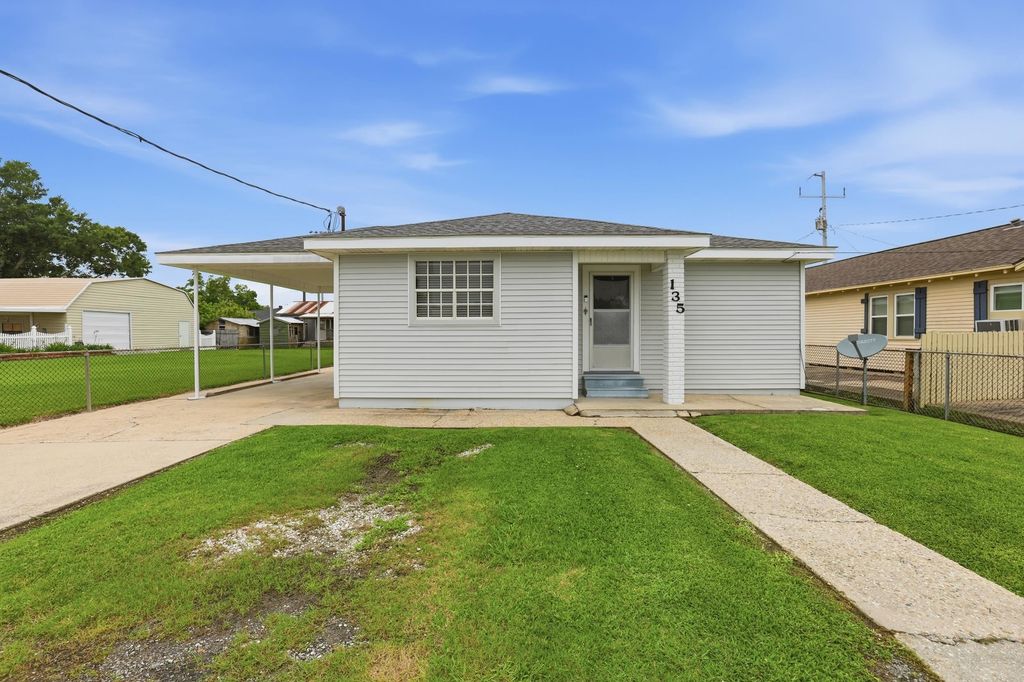 135 East 6th Street, Larose, LA 70373
