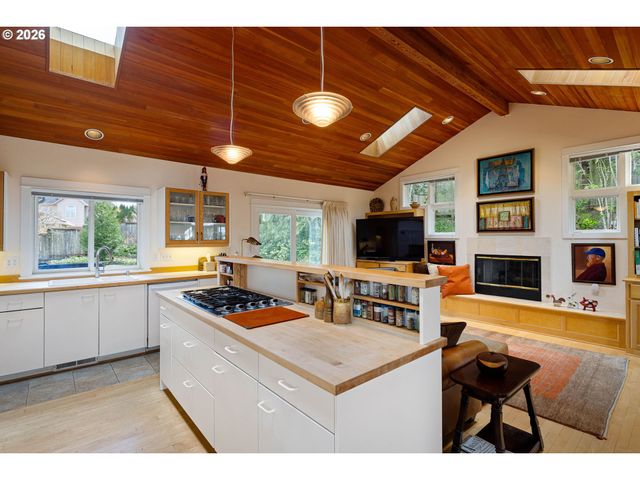 2634 SUNCREST Ave, Eugene, OR 97405