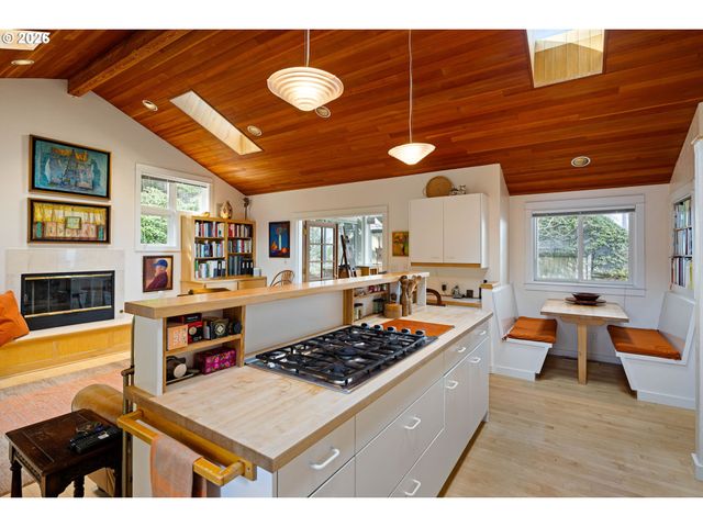 2634 SUNCREST Ave, Eugene, OR 97405