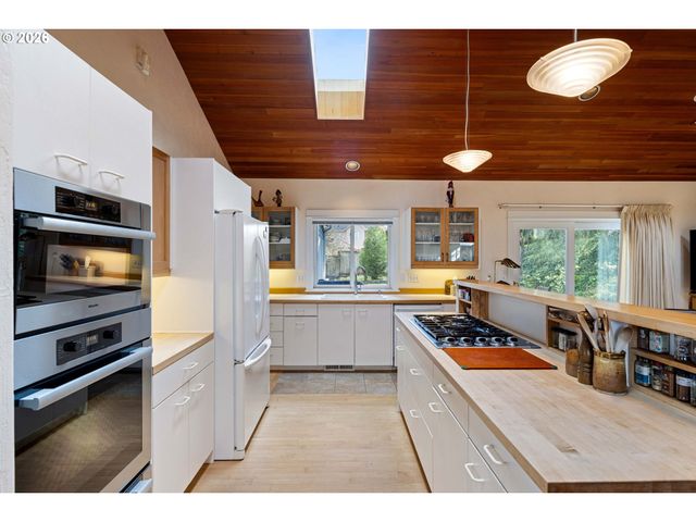 2634 SUNCREST Ave, Eugene, OR 97405