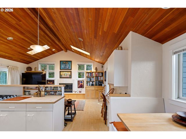 2634 SUNCREST Ave, Eugene, OR 97405