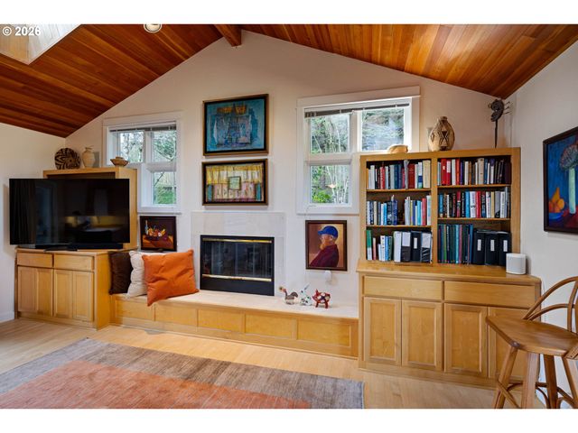 2634 SUNCREST Ave, Eugene, OR 97405