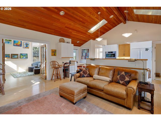 2634 SUNCREST Ave, Eugene, OR 97405