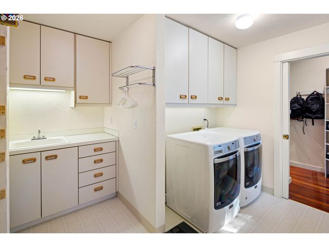 2634 SUNCREST Ave, Eugene, OR 97405