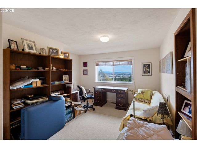 2634 SUNCREST Ave, Eugene, OR 97405