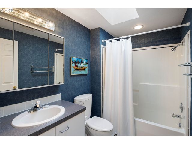 2634 SUNCREST Ave, Eugene, OR 97405