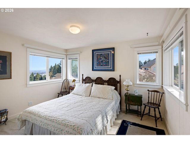 2634 SUNCREST Ave, Eugene, OR 97405