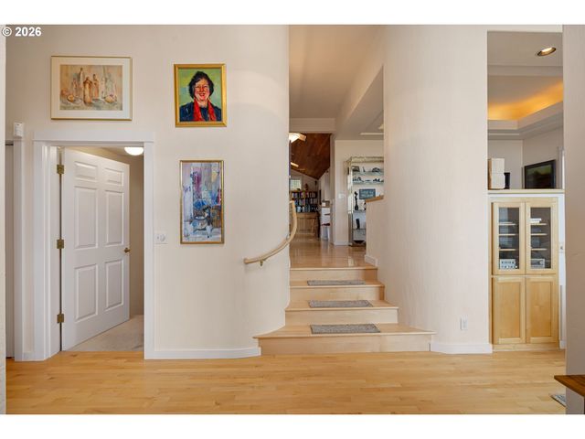 2634 SUNCREST Ave, Eugene, OR 97405