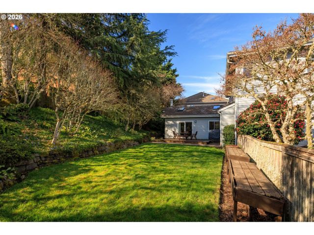 2634 SUNCREST Ave, Eugene, OR 97405