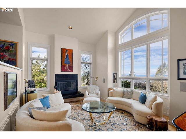 2634 SUNCREST Ave, Eugene, OR 97405