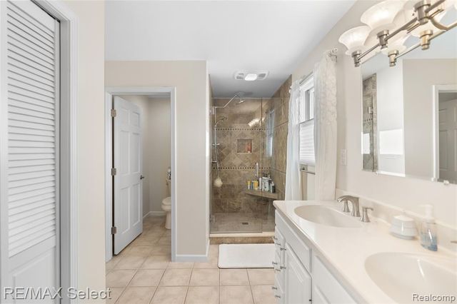 12363 Margaret Drive, Fenton, MI 48430